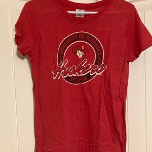 Nebraska Huskers Logo T Shirt Rivalry Threads Red Women Small 4/6 Short Sleeve